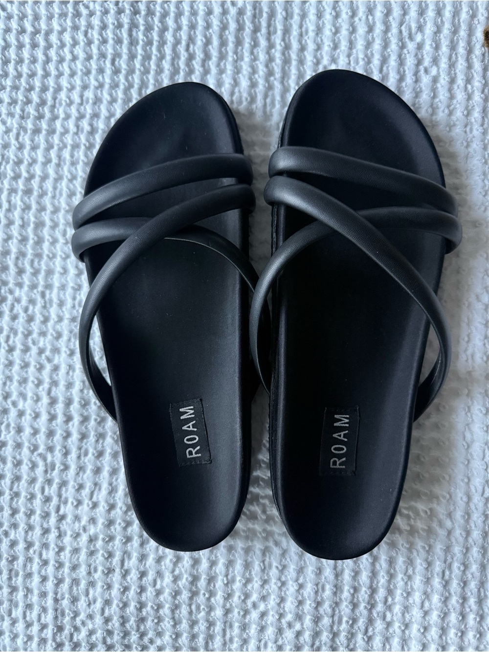 ROAM TUBEY SANDALS SIZE 8